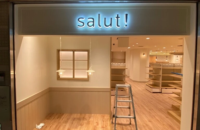 側面発光LED文字看板　施工事例｜大阪の看板屋　株式会社アドしん
